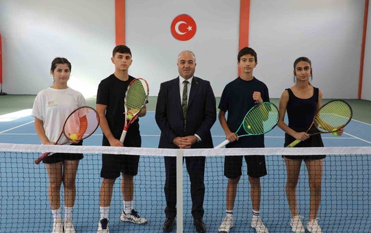 Ağrı'da Türkiye Tenis Ligi Doğu Anadolu Turnuvası başladı, 66 sporcu mücadele ediyor