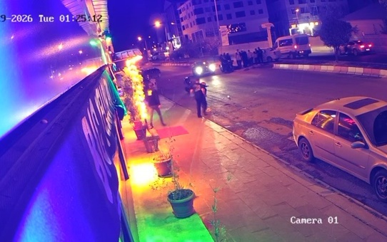 Ağrı'da gece dönüş yapan otomobil iki motosikletle çarpıştı, 2 kişi yaralandı