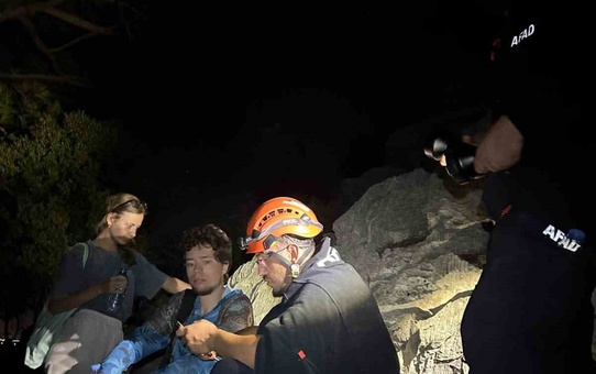 Antalya'da yürüyüşte kaybolan 2 Rus turist, AFAD'ın termal dronuyla 3 saatte bulundu