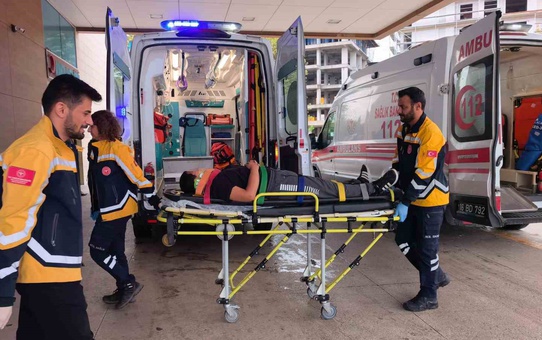 Bursa İnegöl'de 12 yaşındaki çocuk, merdiven korumalığından kayıp düşerek yaralandı