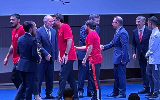 Cumhurbaşkanı Yardımcısı Yılmaz: 'Bugün ülkemizde toplam 5 bin 555 gençlik ve spor tesisi var'