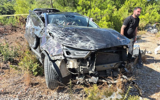Datça'da kontrolden çıkan otomobil bariyere çarptı, 1 kişi öldü, 3 kişi yaralandı