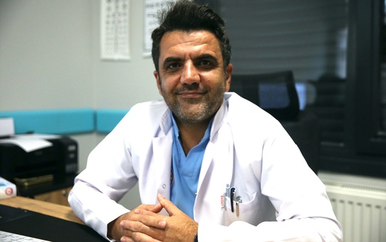 Diyarbakır'da Dr. Çelik, oğlunun doğum günü isteğiyle 24 yıllık sigarayı bıraktı