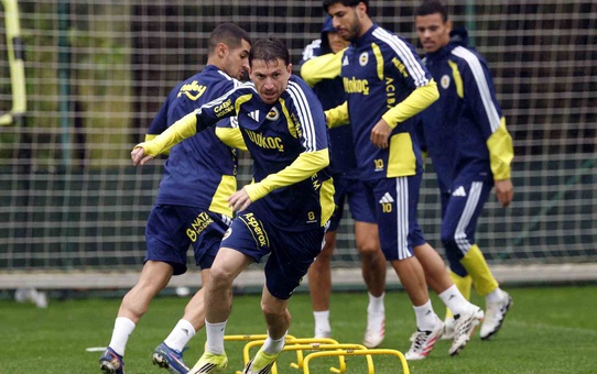 İsmail Kartal yönetimindeki Fenerbahçe, Can Bartu Tesisleri'nde çift antrenman yaptı