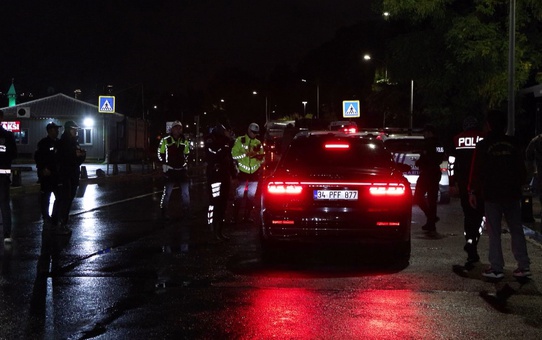 İstanbul'da Taksim ve Üsküdar'da helikopter destekli 'Huzur' denetiminde GBT yapıldı