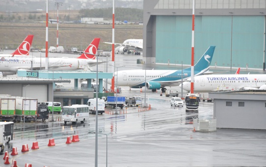 Caspian Airlines uçağı İstanbul Havalimanı'nda 3 milyon avro borçla haczedildi