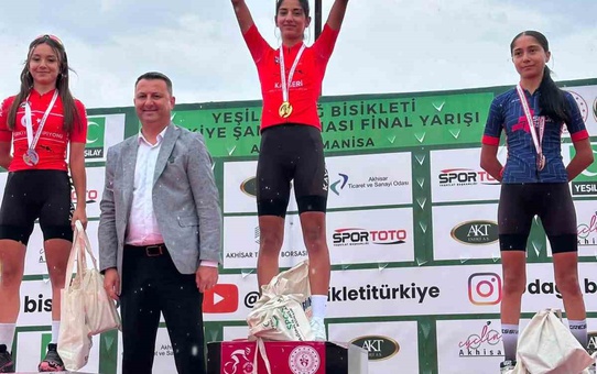 Kayserili Berranur Erden, 8 etap sonunda U17 kadınlarda Türkiye şampiyonu oldu