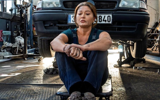Nurgül Yeşilçay'ın doğal hali gündem oldu! Rolü için bakın nelerden vazgeçmiş
