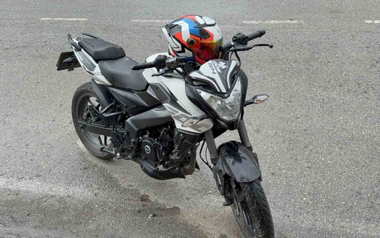 Samsun'da Korhan Ekiz Bulvarı'nda otomobile çarpan motosiklet sürücüsü yaralandı