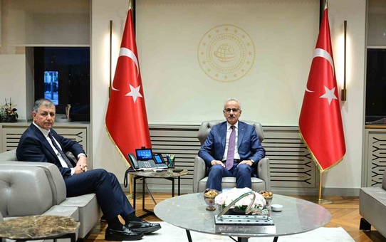 Bakan Uraloğlu, İzmir Büyükşehir Belediye Başkanı Tugay ile ulaşım gündemini görüştü