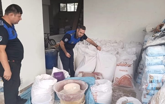Bartın'da zabıta denetiminde 7,5 ton böceklenmiş un imha edildi, iş yeri mühürlendi