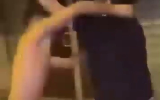 Küçükçekmece'de 2 kişinin kameraya yansıyan kavgasında arkadaşları 'vur' dedi
