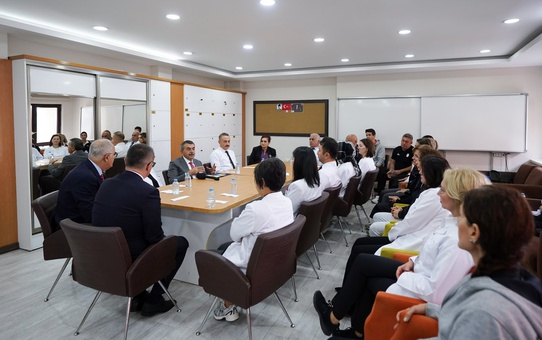 Milli Eğitim Bakanı Tekin, Ankara'da dünya şampiyonu voleybolcuları tebrik etti