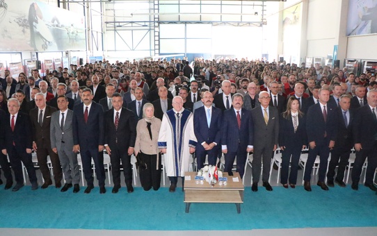 SAMÜ'de gelir adaletsizliği dersinin ardından Mehmet Muş'a fahri doktora verildi