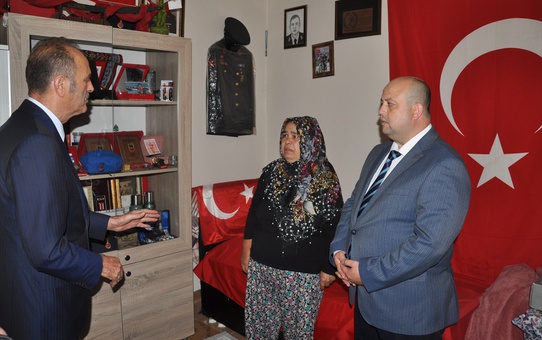 MHP Genel Sekreter Yardımcısı Osmanağaoğlu, İzmir'de temaslarda bulundu