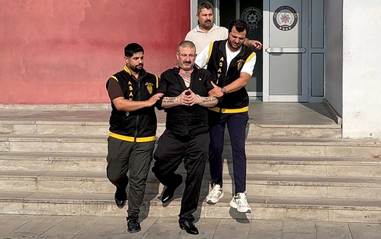 Cinayetten aranıyordu, fenomen olmaya çalışırken yakalandı