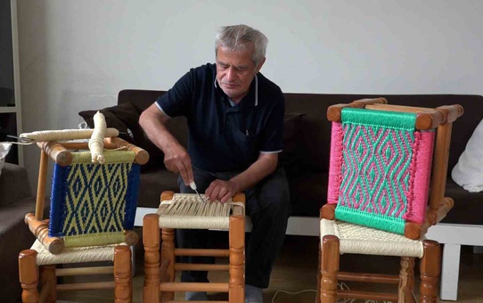 Yanlış teşhisle görme engelli Ahmet Turan, Rize Güneysu'da yarım asırdır iskemle örüyor