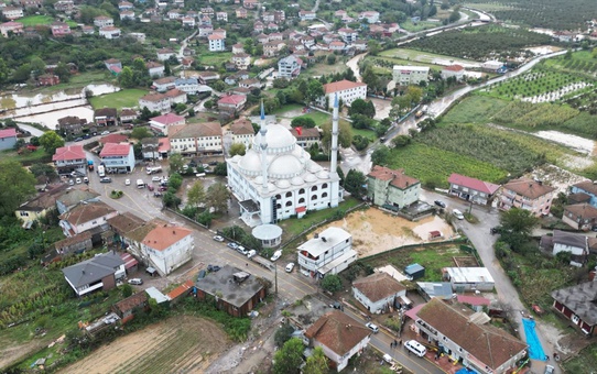 Sakarya Karasu Darıçayırı'nda sular çekildi, temizlik ve hasar tespiti yapılıyor