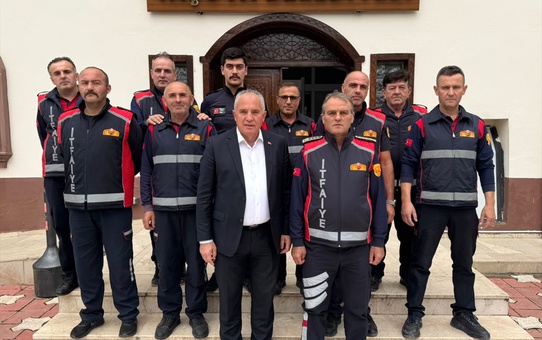 Amasya Taşova'da itfaiye ekipleri sirenli turla İtfaiye Haftası'nı kutladı