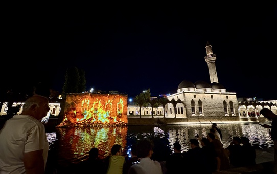 Şanlıurfa'daki TEKNOFEST Güneydoğu'da Balıklıgöl mapping gösterisi beğeni topladı