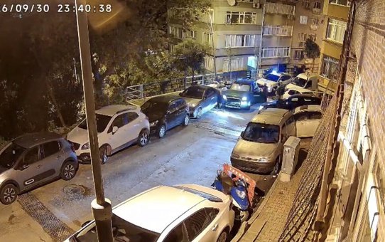 Spiker Deniz Türkeri, polisten kaçarken kaza yaptı