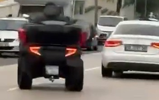 Bursa Nilüfer'de ATV'li sürücünün trafikte drift ve makas anları kameraya yansıdı
