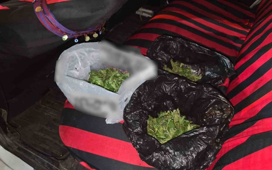 Sakarya Akyazı'da devriyede durdurulan araçta 3 poşet uyuşturucu bulundu, 2 gözaltı var