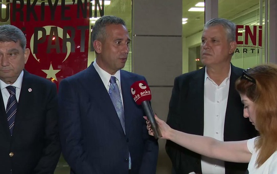 YENİ Parti heyeti, Mersin'de gözaltına alınan belediye başkanlarına destek için gitti