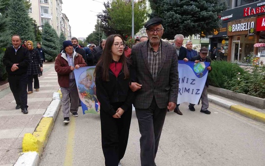 Yozgat'ta 25 huzurevi sakini, Yaşlılar Günü yürüyüşünde aktif yaşlanmaya dikkat çekti