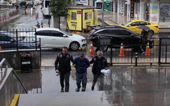 Çerkezköy'de Türk bayraklarını çöpe atan şüpheli tutuklandı, görüntüyü kendisi servis etti