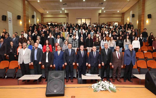 Prof. Dr. Zakir Avşar, ERÜ açılış dersinde 'Terörsüz Türkiye İletişimi'ni anlattı