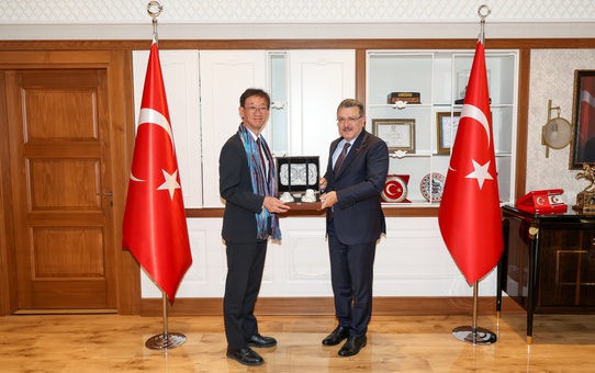 Japonya Büyükelçisi Masami, Trabzon Büyükşehir Belediye Başkanı Genç'i ziyaret etti