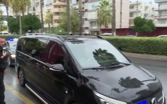 Kılıçdaroğlu, gözaltıların ardından Mersin'de CHP İl Başkanlığı'nı ziyaret etti