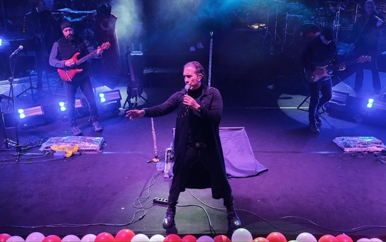 Kıraç, Niğde'deki 6. Gastronomi Festivali konserinde sevenleriyle buluştu