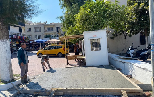 Kuşadası Belediyesi 56 noktada yol yapımı ve kaldırım onarımı gerçekleştirdi