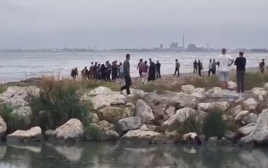 Mersin Akdeniz'de denize giren 3 gençten biri boğuldu, 2 genç kurtuldu