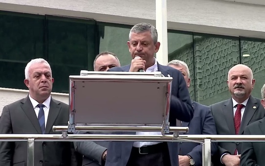 Özgür Özel Artvin'de... Özel: ''Türkiye Yüzyılı geliyor' diyenler yüzyılın vurgununu yapmışlar'