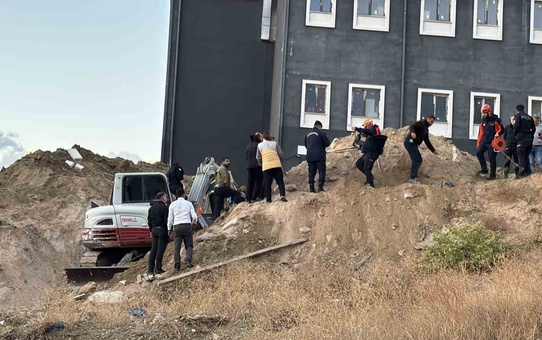 ÇOMÜ yurt inşaatında göçükten çıkarılan 2 işçi hastaneye kaldırıldı