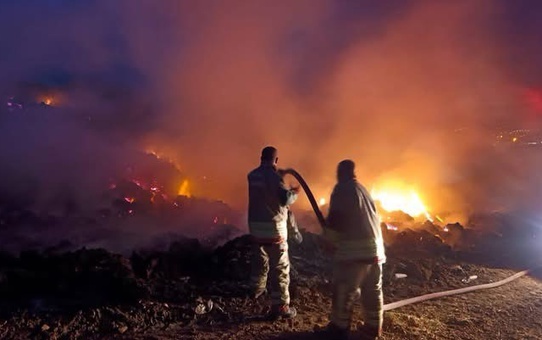 Hatay Antakya Üzümdalı'da çöplük yangını hızlı müdahaleyle kontrol altına alındı