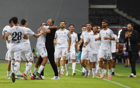 Altay'da Tuna Üzümcü, Alanya 1221 maçında ilk haftanın 11'inden 6 oyuncuyu değiştirdi