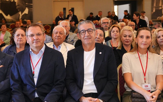 Ayvalık'ta YENİ Parti kongresinde Hüseyin Şalmanlı ilçe başkanı seçildi