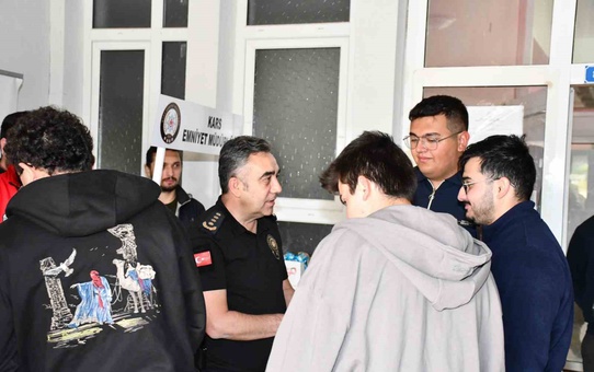 Kars Emniyet Müdürü Tombul, Kafkas Üniversitesi öğrencileriyle bir araya geldi