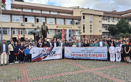 Sinop'ta Amatör Spor Haftası'nda yürüyüş yapıldı, Atatürk Anıtı'na çelenk sunuldu