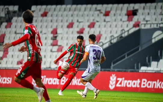 Evinde yenik duruma düşen Karşıyaka, 1923 Afyonkarahisarspor'u 3-1 yenip tur atladı