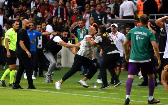 Karşıyaka'ya Gültekin destek verdi, PFDK Basatemür'e 6, Özcan'a 2 maç ceza kesti