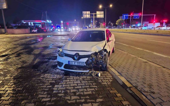Bingöl'de motosiklet ile otomobil çarpıştı, yaralanan 2 kişi hastaneye kaldırıldı