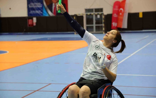 Adanalı Narin Uluç, Japonya'daki para badminton turnuvasında bronz madalya kazandı