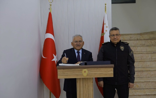 Kayseri'de Büyükkılıç, Emniyet Müdürü Ergen'e hayırlı olsun ziyaretinde bulundu