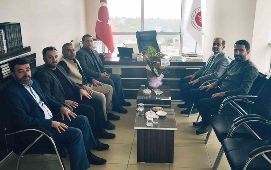 Van Edremit Nüfus Müdürlüğü personeli, Müftülük personeline çiçek takdim etti