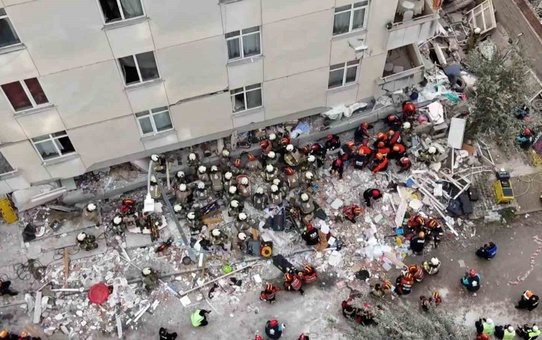 Maltepe'de 7 katlı bina çöktü, soruşturmaya 1 başsavcı vekili ve 2 savcı atandı